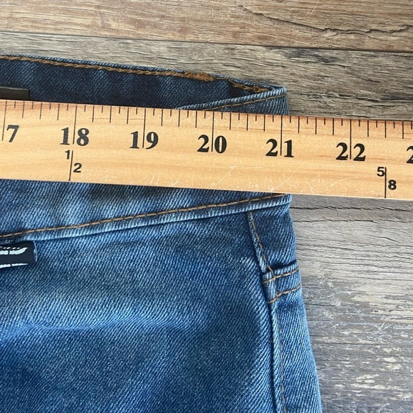 Ecko Untld Y2K Men's Denim Shorts Size 40 Relaxed Fit Color Blue Mid Wash - Picture 6 of 11